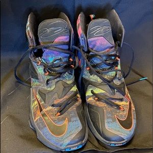 Nike LeBron 13 Akronite